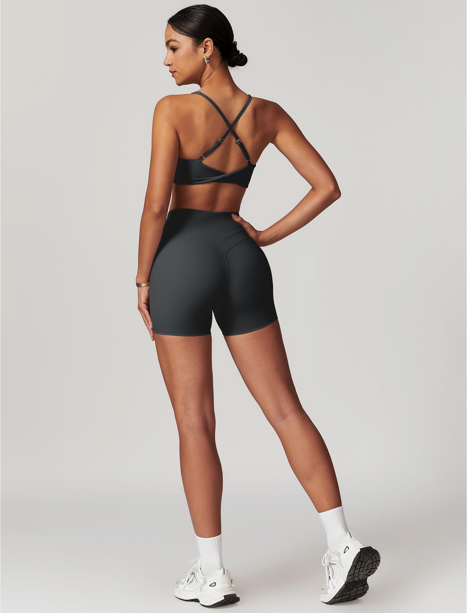 IDOPIP Conjunto deportivo para mujer para fitness: set de gimnasio de 2 piezas con cuello en V, sujetador y leggings cortos – Ropa deportiva de verano para yoga, pilates y entrenamiento