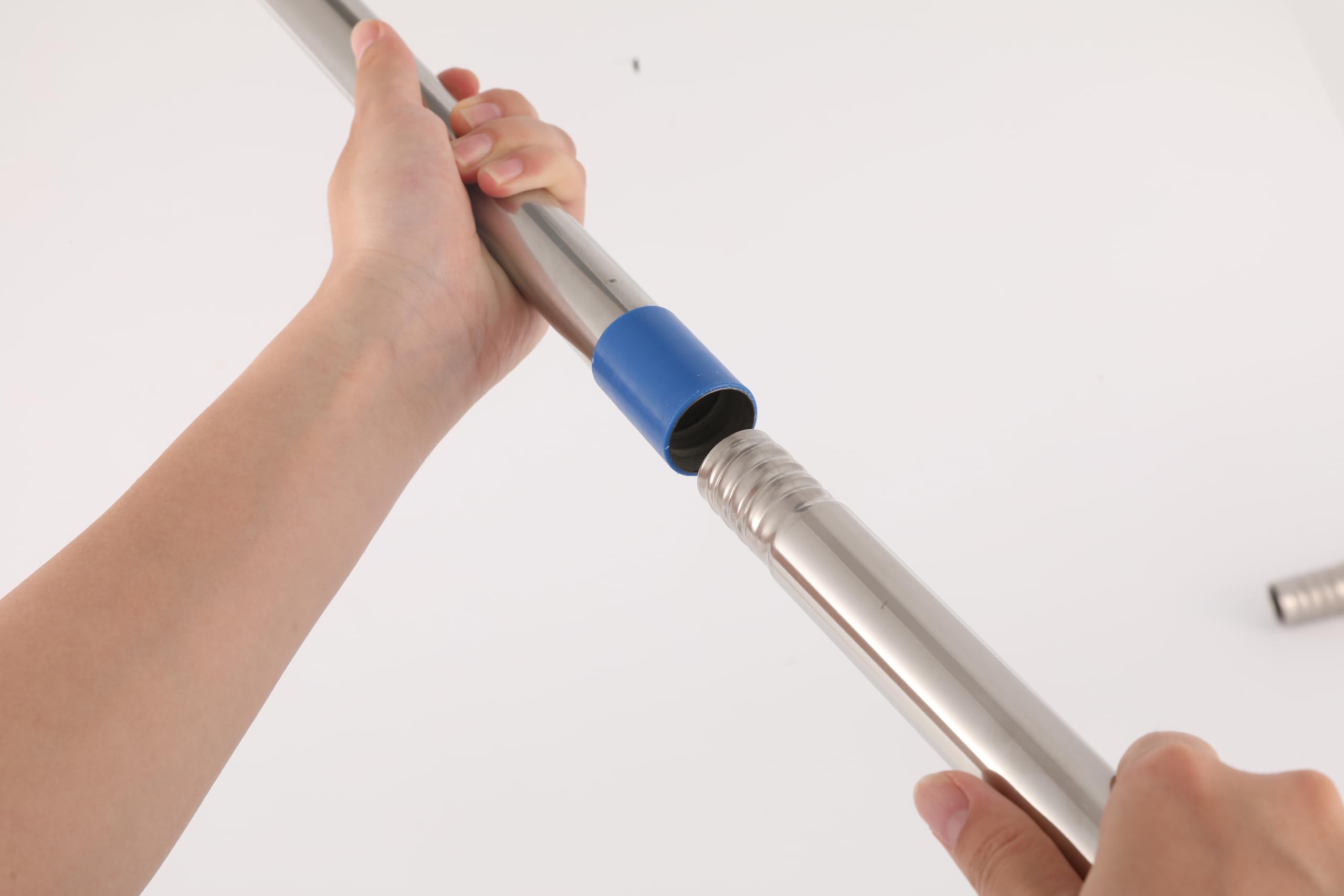Brosse à mauvaises herbes à long manche pour nettoyer les terrasses, pavés et allées de terrasse avec poils métalliques coudés, grattoir à lame de 152,4 cm pour enlever l'accumulation de mousse (bleu)