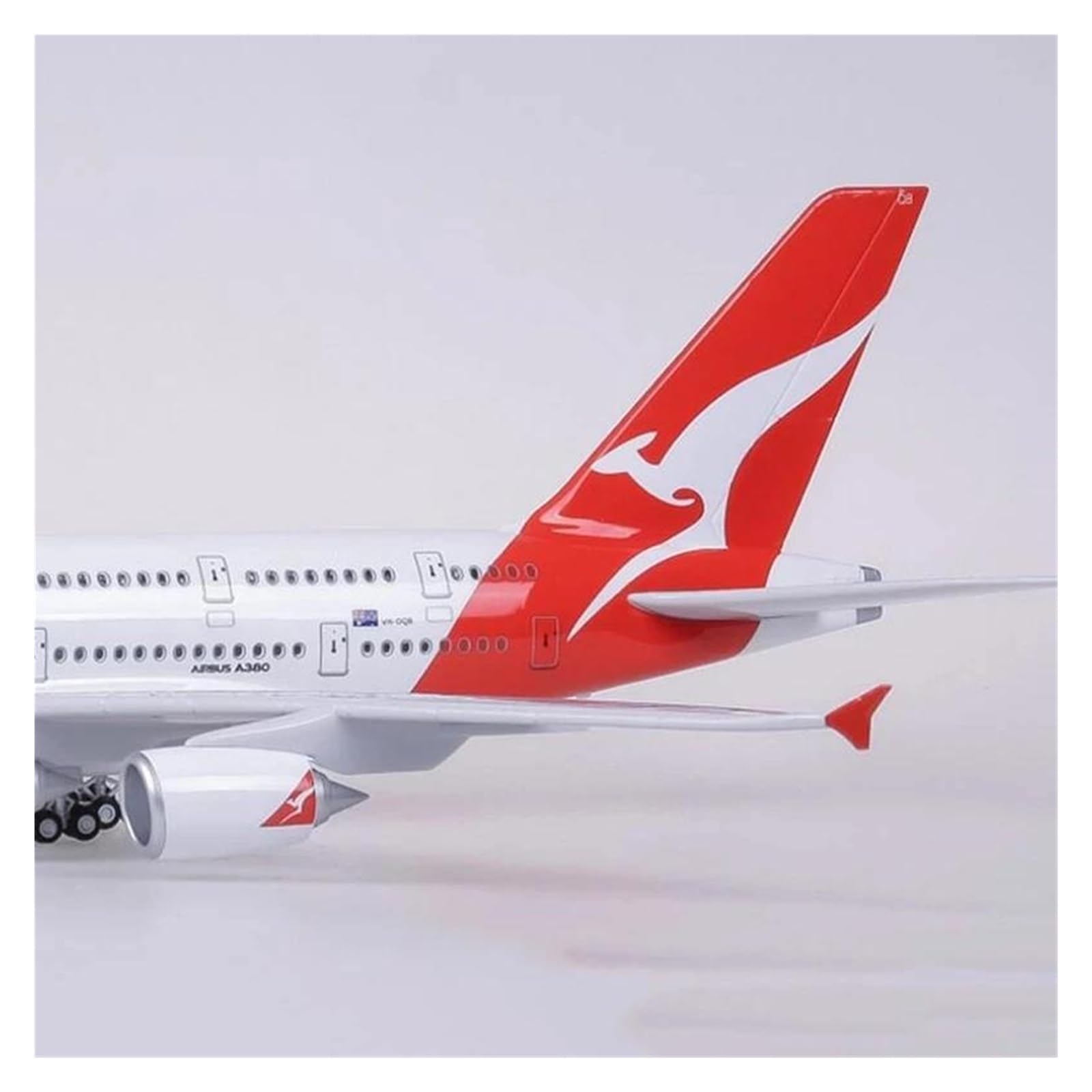 Odlewany metalowy samolot w skali 1/160 do samolotu 380 A380 QANTAS Model linii lotniczej W lekki i kołowy odlewany samolot z żywicy plastikowej do zbierania do kolekcji i wyświetlania (LED)