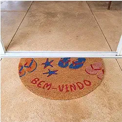 Tapete Capacho Meia Lua Bem-Vindo, Fibra de Coco, 60x30cm, Decoração Praia com Chinelos