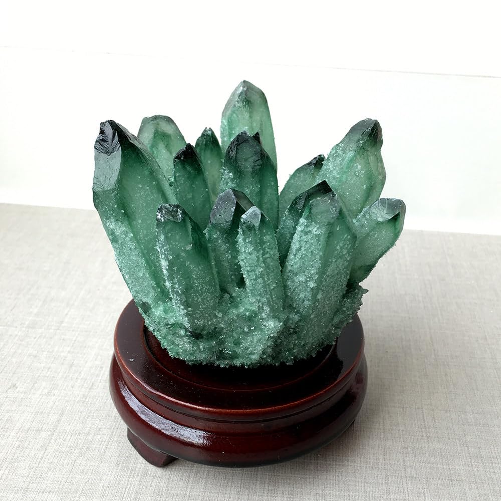 Cuarzo verde en racimo mineral para solucionar la falta de detalles naturales en casa