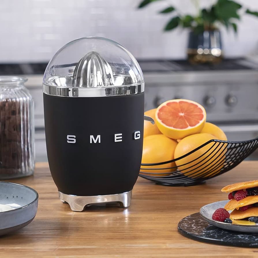 SMEG CJF01BLMEU Citrus Juicer, Plastic, 1 Litre, Black : Amazon.de: Home &  Kitchen