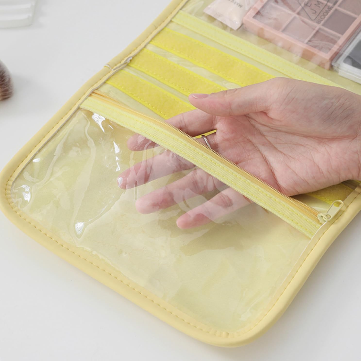 Travel Cosmetic Bag for Women, Foldable Toiletry Bag with 3 Removable Pockets, Small Waterproof Makeup Organizer Bag for Brushes, Cosmetics, Accessories, Toiletries, Yellow