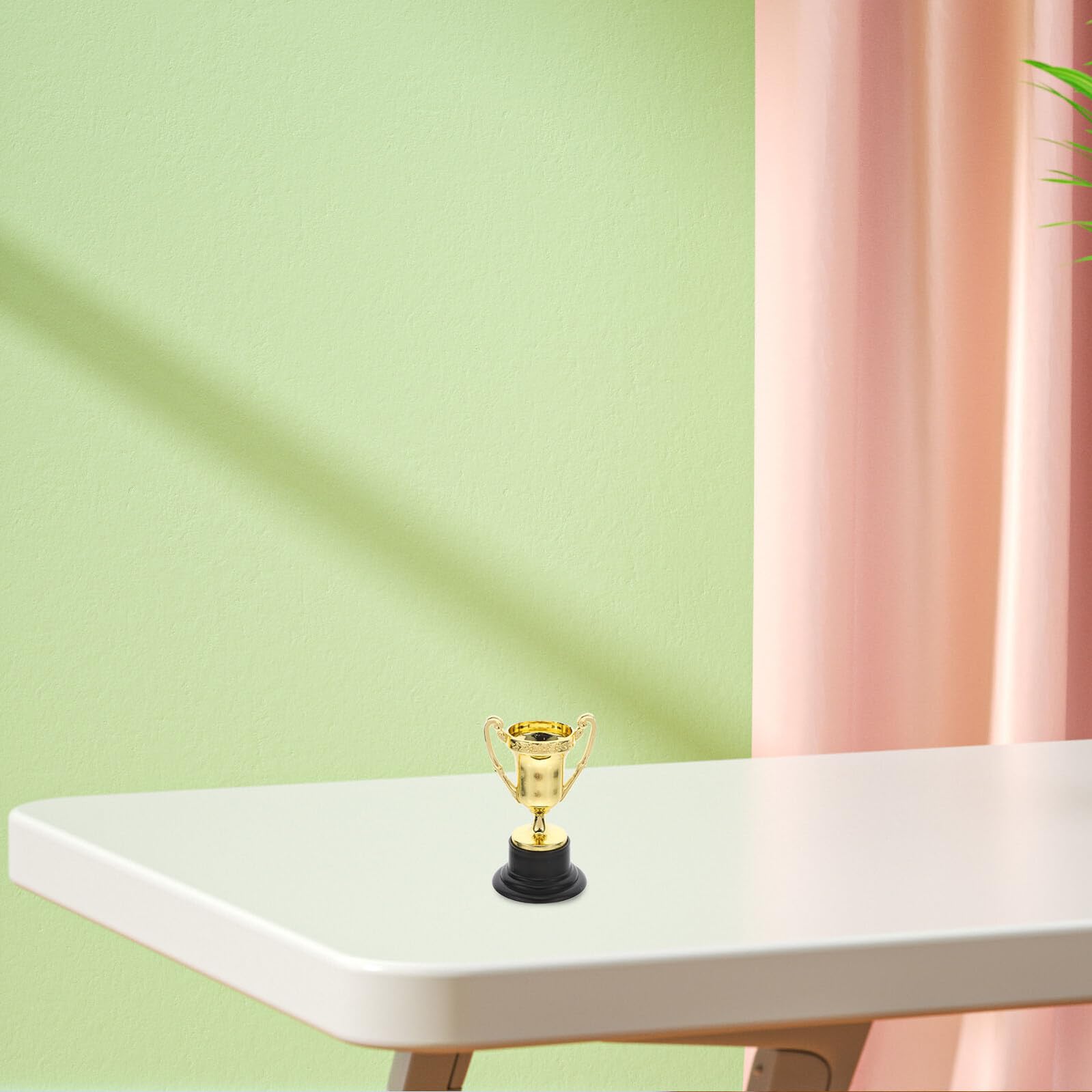 Alasum Plastik Belohnungspreis Trophäe 30 Stück aus Kunststoff, Gold | Kreatives Trophäenmodell, Elegant für Klassenzimmer und Party, Wear Resistant Oberfläche für Lange Aufbewahrung