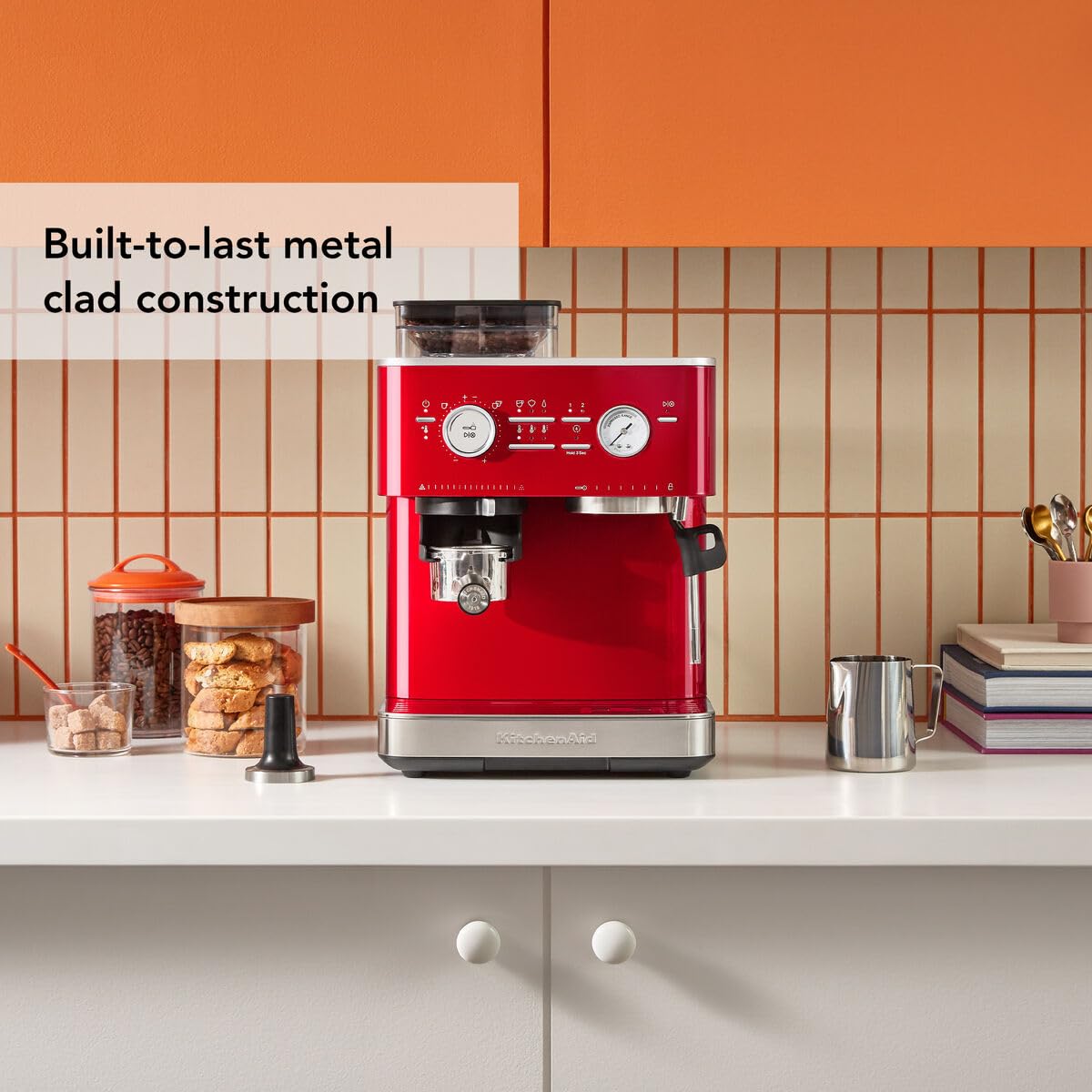 KitchenAid Ekspres do kawy ziarnistej - półautomatyczny ekspres do espresso i cappuccino z wbudowanym stożkowym młynkiem do kawy, dzbanek na mleko 355 ml, jabłko miłości