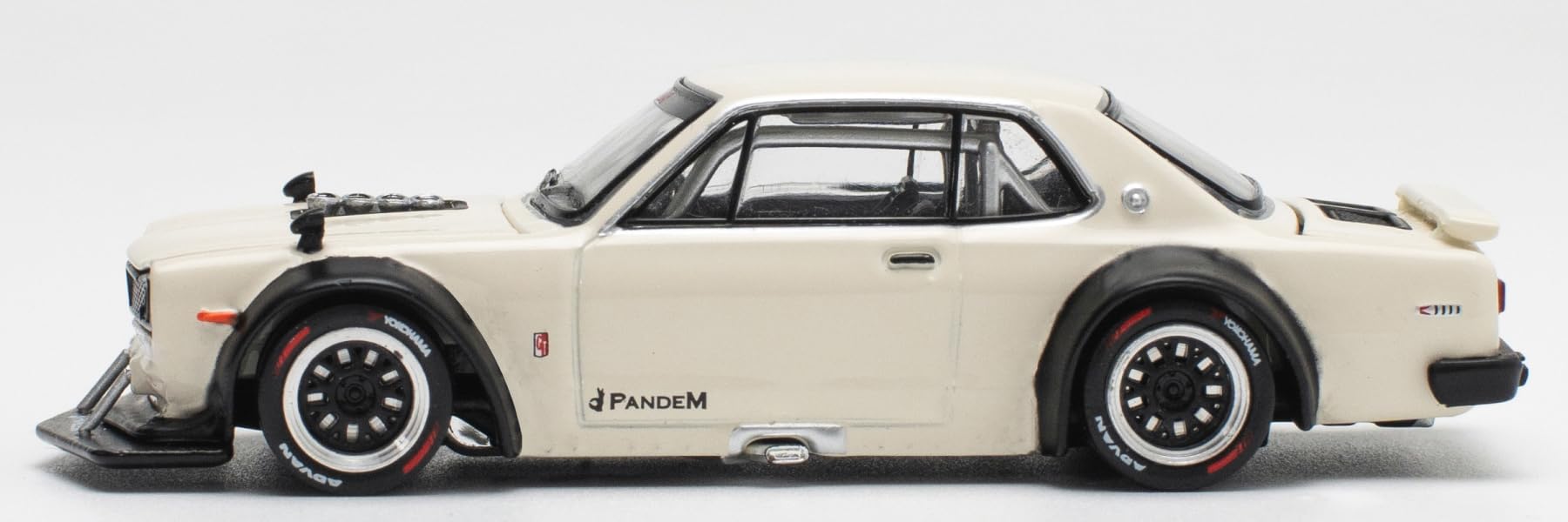 GT-R ホワイトミニカー レッドホイール GT-R ホワイトミニカー レッドホイール airs_77406