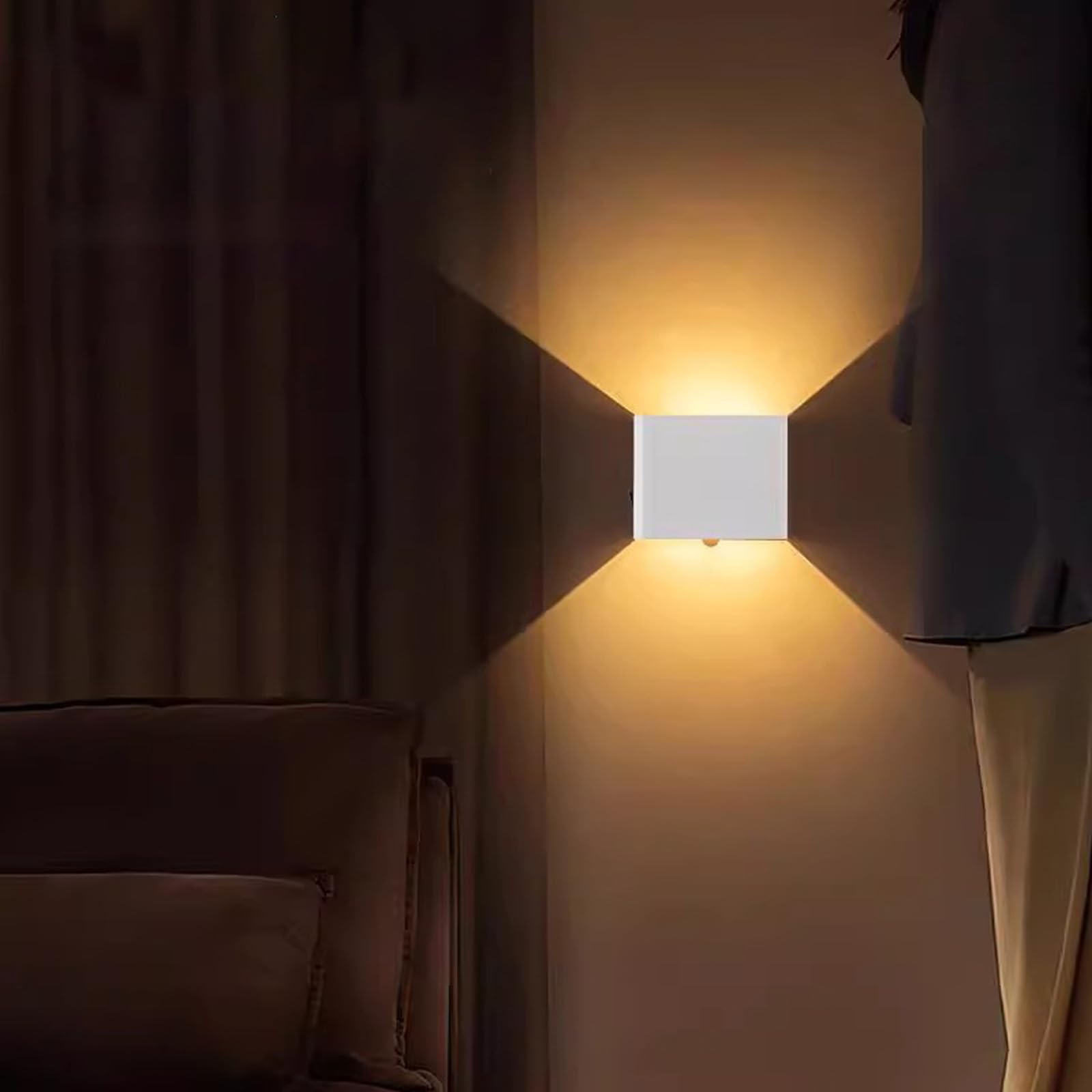 LED Akku Wandleuchte mit Bewegungsmelder Modern Aluminium Wandleuchten Einstellbarer Lichtstrahl Kabellos Magnetische Wandbeleuchtung Treppenhaus Wohnzimmer Flur (Schwarzes Weißes Licht,2 Stück)