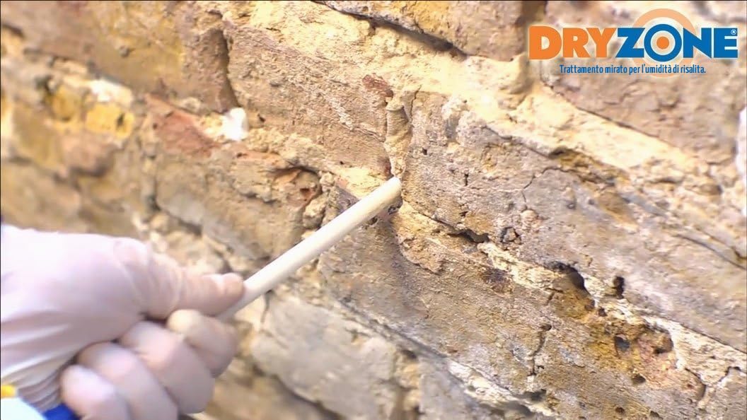 Dryzone Crema antiumidità Kit + Punta + Pistola. Trattamento per risolvere l'umidità di risalita (Copertura di 4,8 metri)