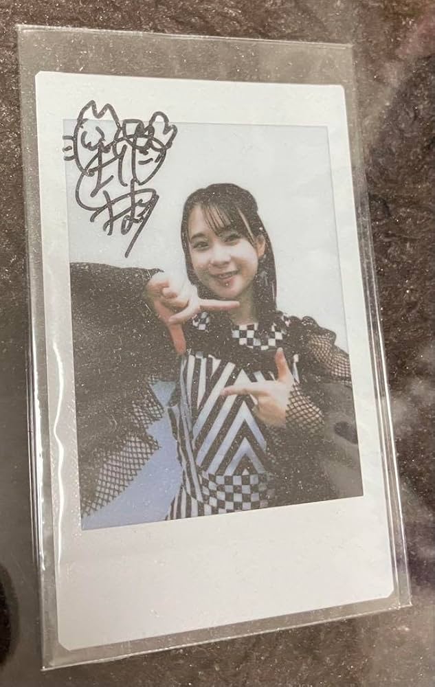 Amazon.co.jp: 前田佳織里 直筆サイン入りチェキ : おもちゃ