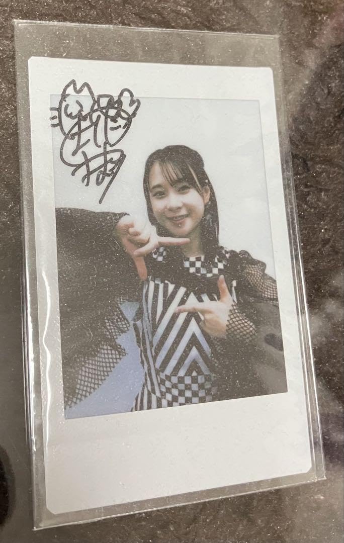 Amazon.co.jp: 前田佳織里 直筆サイン入りチェキ : おもちゃ