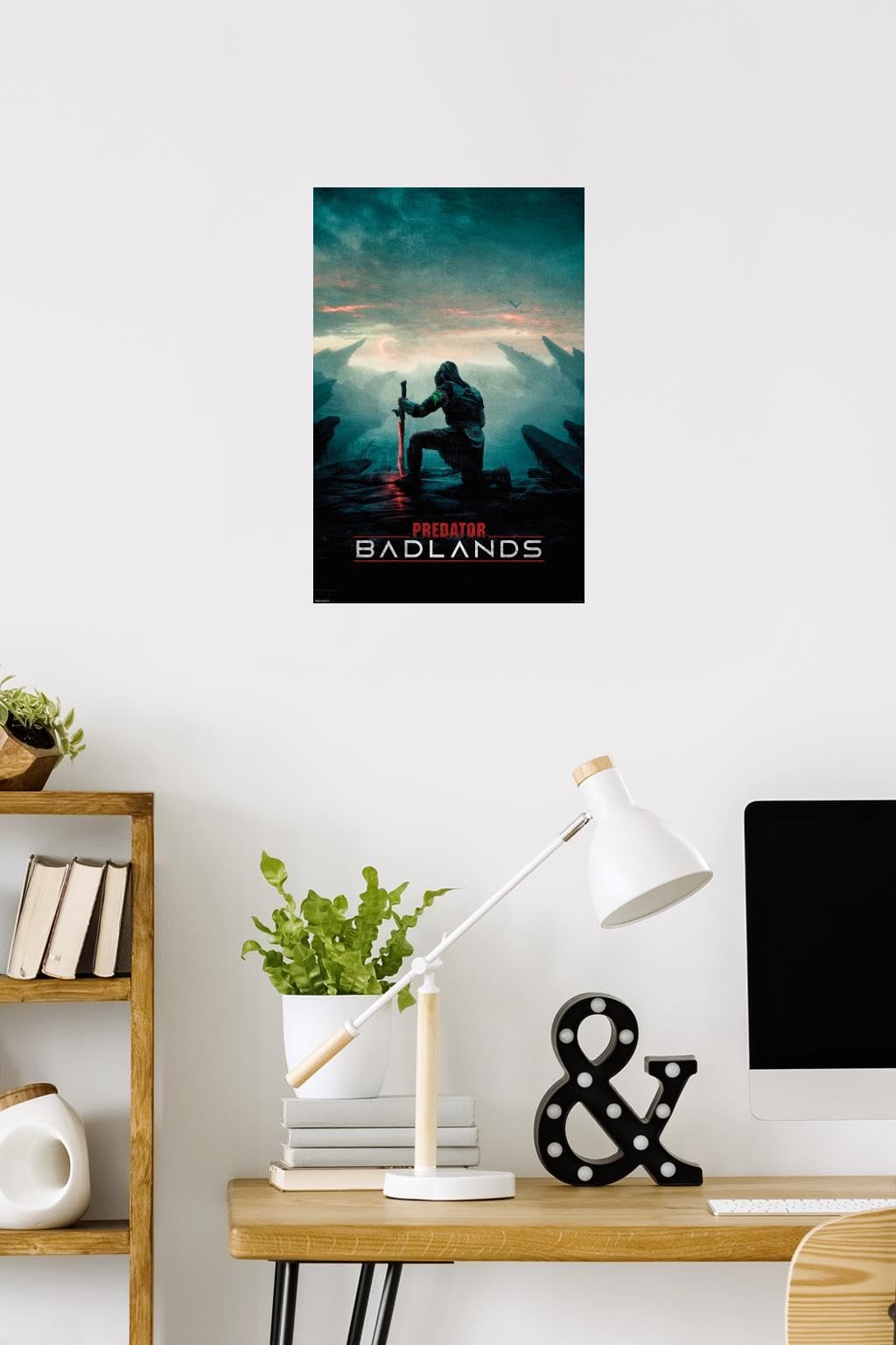 Amazon.com: Predator: Badlands (2025) - Kneel One Sheet Wall
