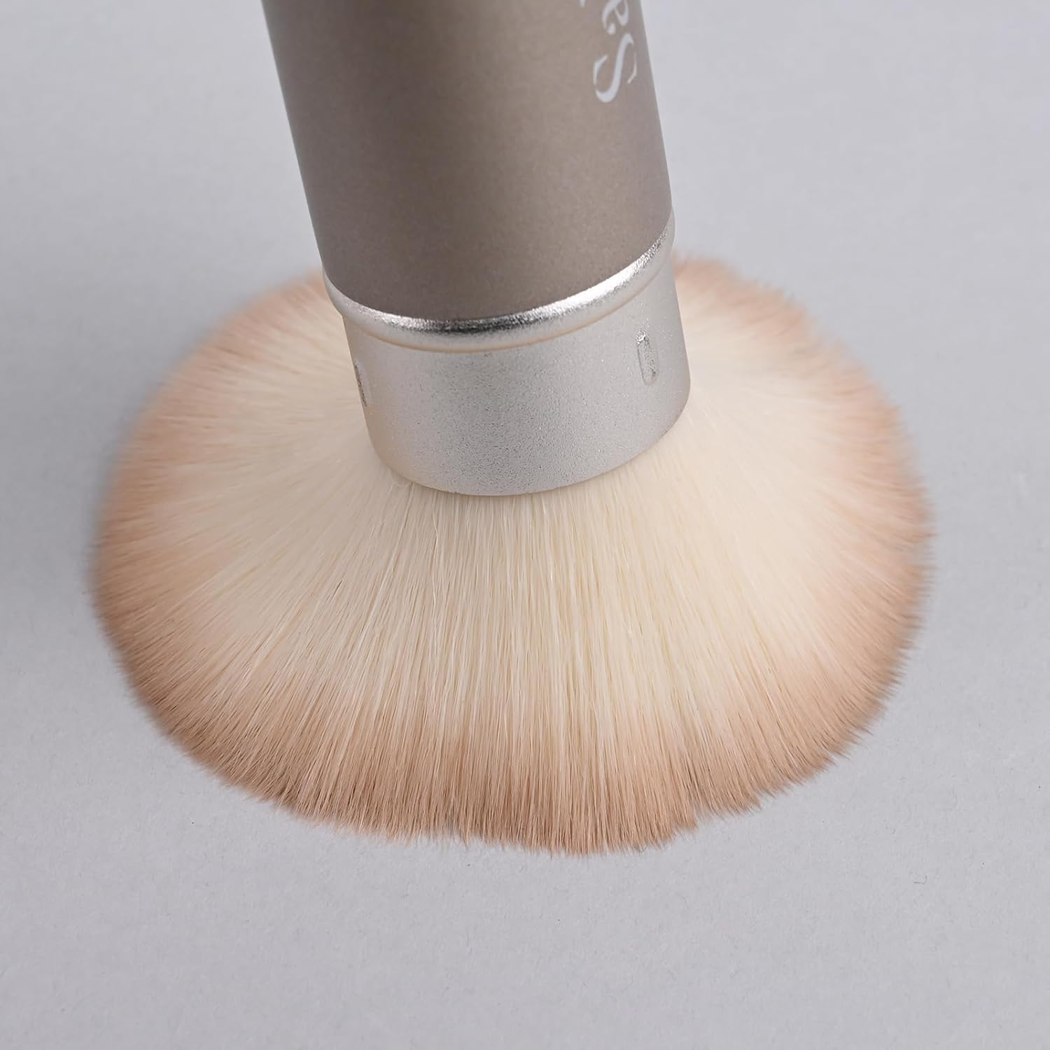 Retractable Kabuki Makeup Brush for Powder Cream, Liquid Foundation, Sunscreen, Blush, Blending & Bronzer - Image 4