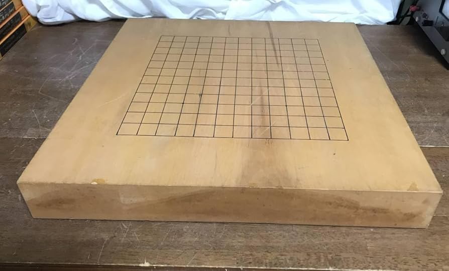 【卓上碁盤】3枚継ぎ 木製 縦45.5×横42.5×厚さ4.3cm 囲碁盤 国産本榧足付碁盤 5寸2分（木裏） ga50044 | 前川榧碁盤店