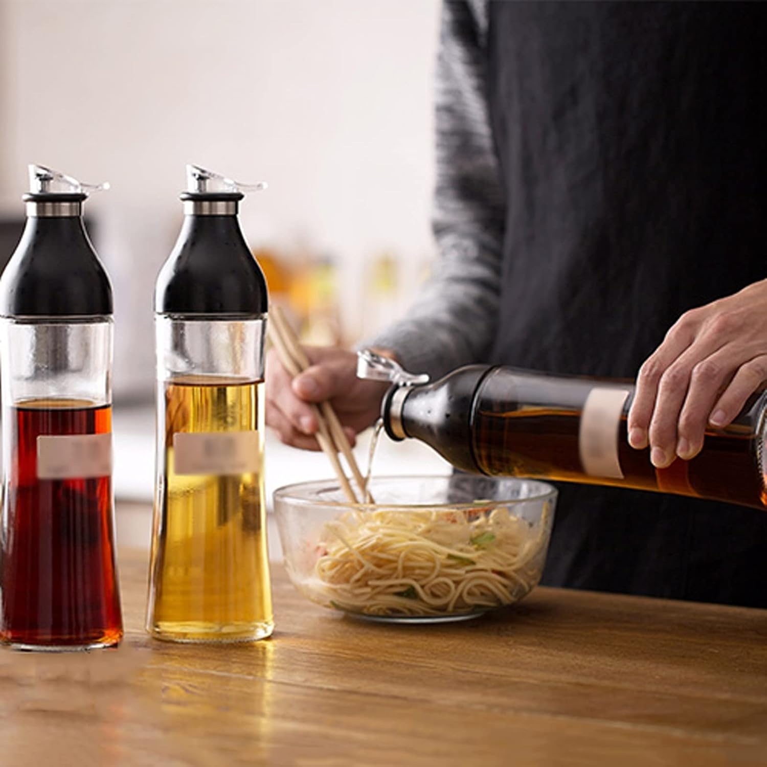 oil bottle 20.2 Oz Oil Vinegar Dispenser Large Capacity Oil Bottle with Oil Return Hole Household Kitchen Glass Seasoning Bottle Oil Pourer oil sprayer