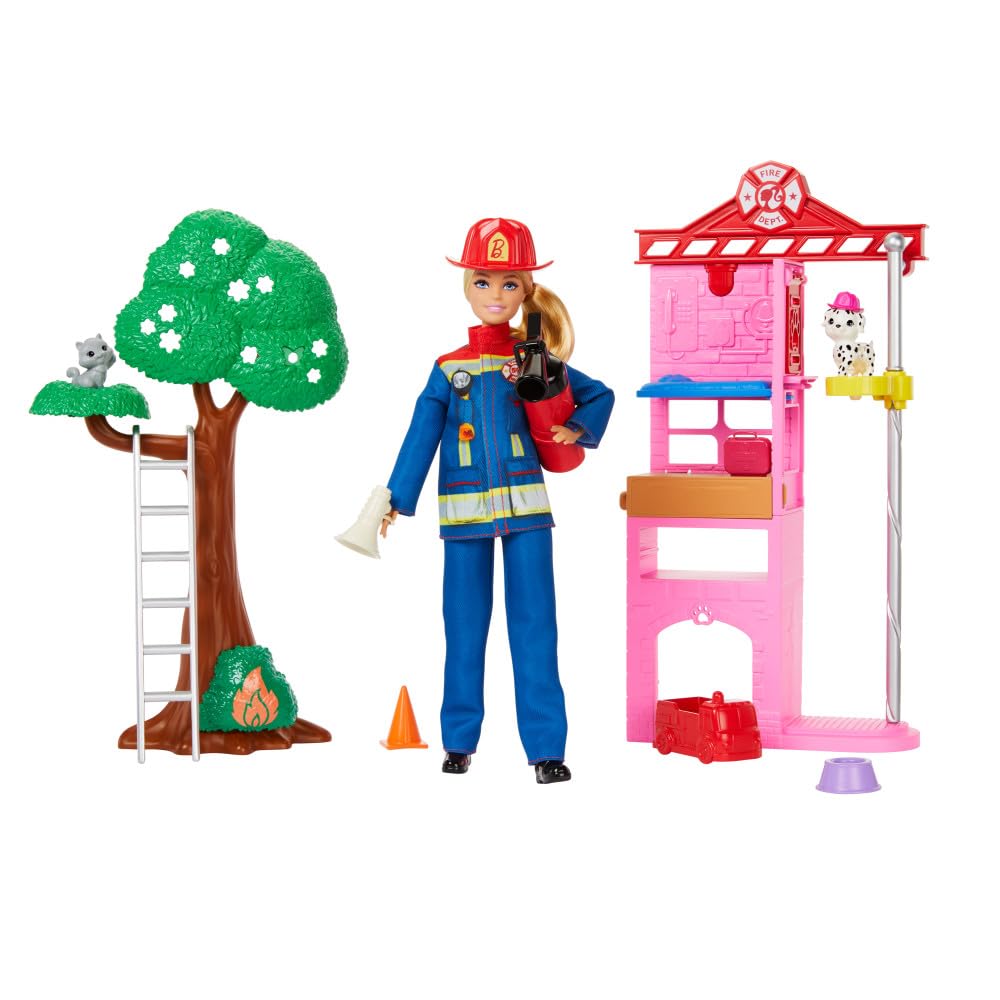 Barbie Strażaczka Zestaw do zabawy z remizą strażacką, drzewem, lalką, 2 zwierzątkami, zmianą koloru i ponad 10 akcesoriami, w tym psikawką-gaśnicą, HRG55
