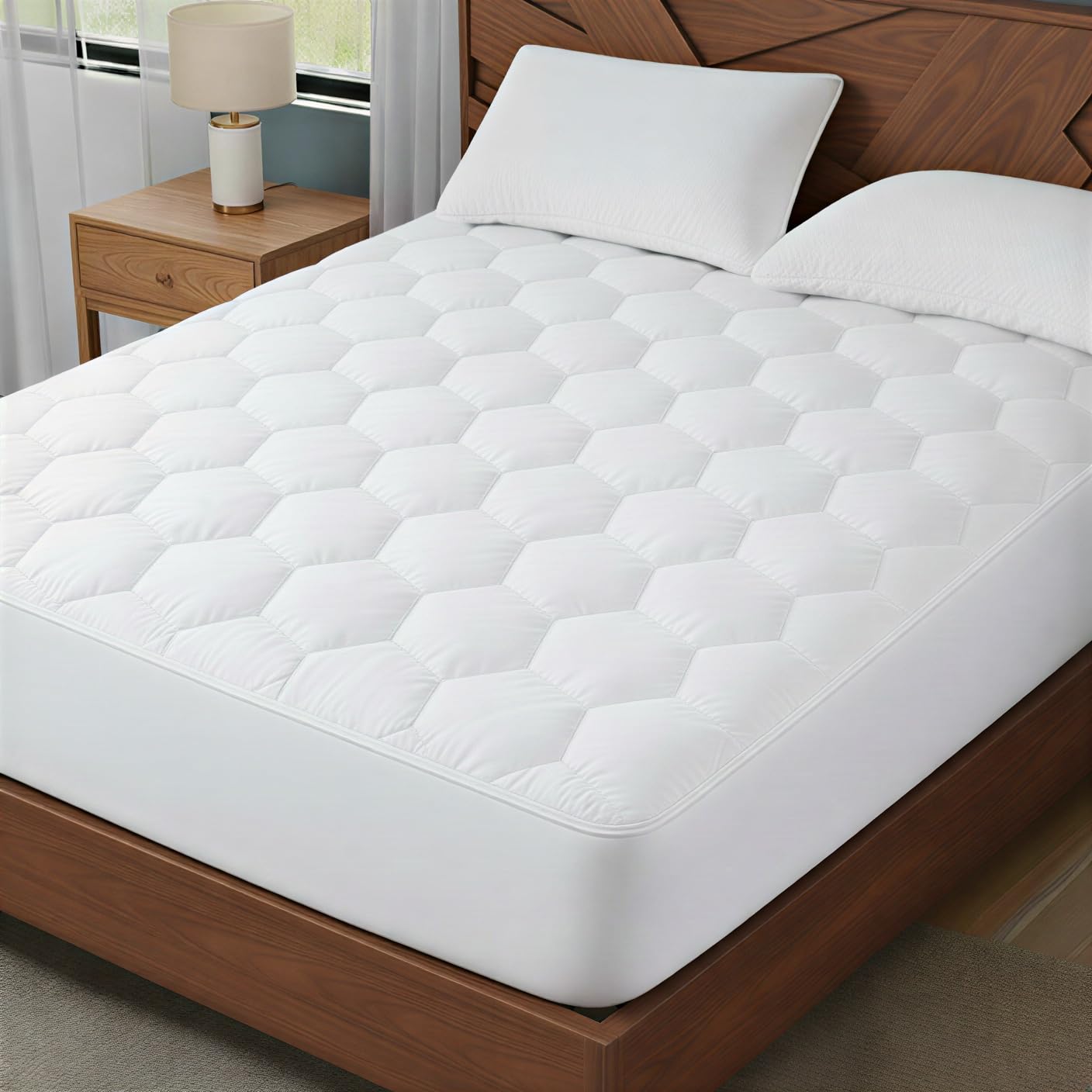 Moon Living Quilted King Size Mattress Protector (152x200cm) – Soft, Breathable & Noiseless Mattress Cover with 30cm Deep Pocket Skirt – Machine Washable (White)