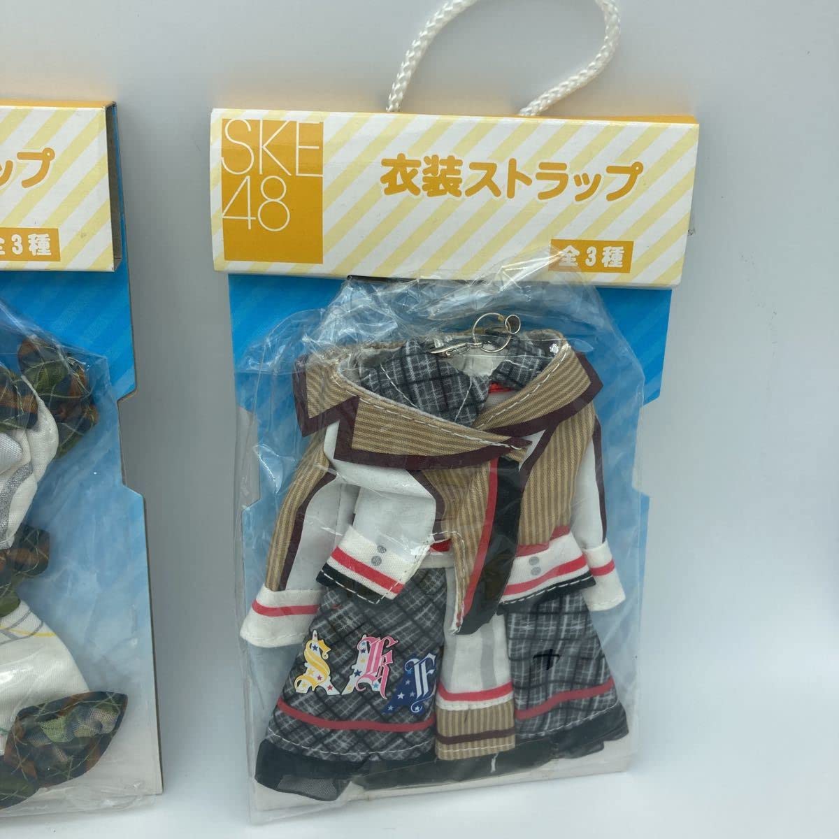 Amazon.co.jp: SKE衣装ストラップ6点セット : Toys & Games 