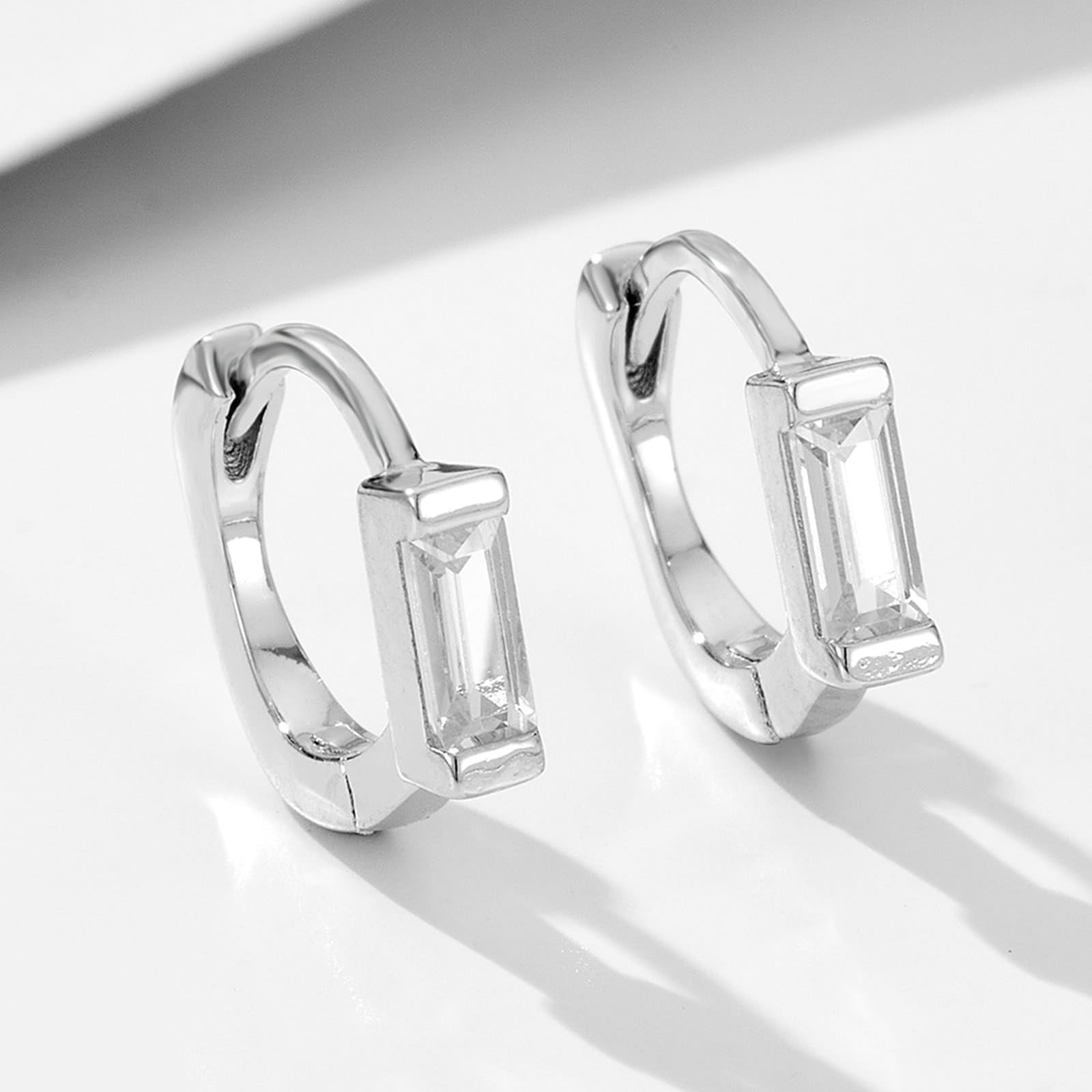 Au750 - Orecchini a cerchio in vero oro, con moissanite, solitario PT950 e platino