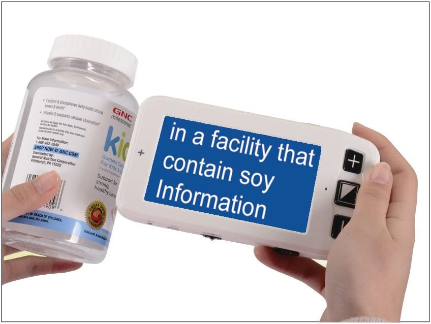 Person holding the Reizen magnifier to read text on a bottle
