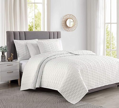 BOURINA Juego de edredón bordado de 3 piezas de microfibra ligera, tamaño Queen de 90 x 92 pulgadas, color blanco.