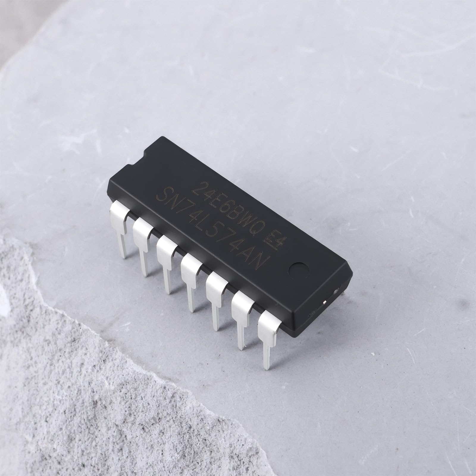 EMSea 10 Pezzi di Circuito Integrato A 14 Pin 74LS74AN SN74LS74AN per Prodotti Elettronici