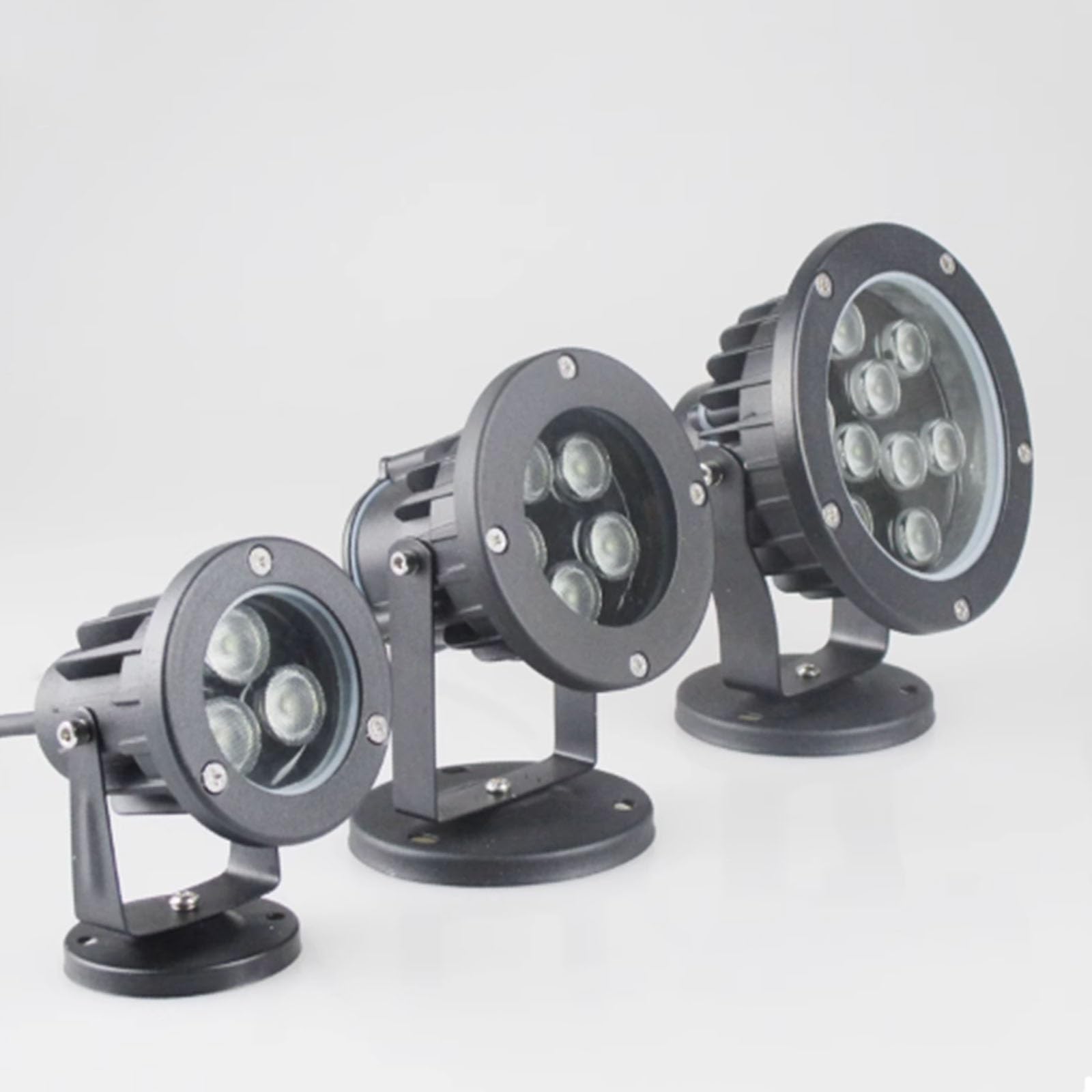 Projecteur extérieur LED IP67 : éclairage étanche pour cour et arbres