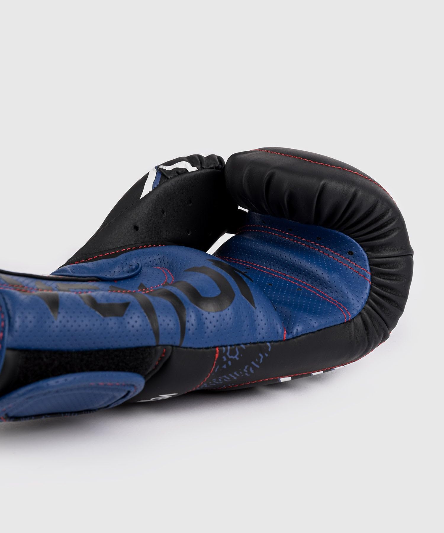 Amazon.co.jp: VENUM ボクシング グローブ JIN KAZAMA BOXING GLOVES 