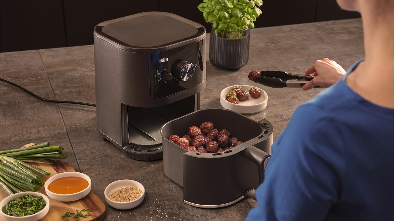 Braun MultiFry 3 HF3000IBK, Freidora de Aire con Capacidad de 4.3L, Control de Temperatura de 80-200°, Tecnología RealAir, Temporizador de 60 min, 1500W, Negro Mate