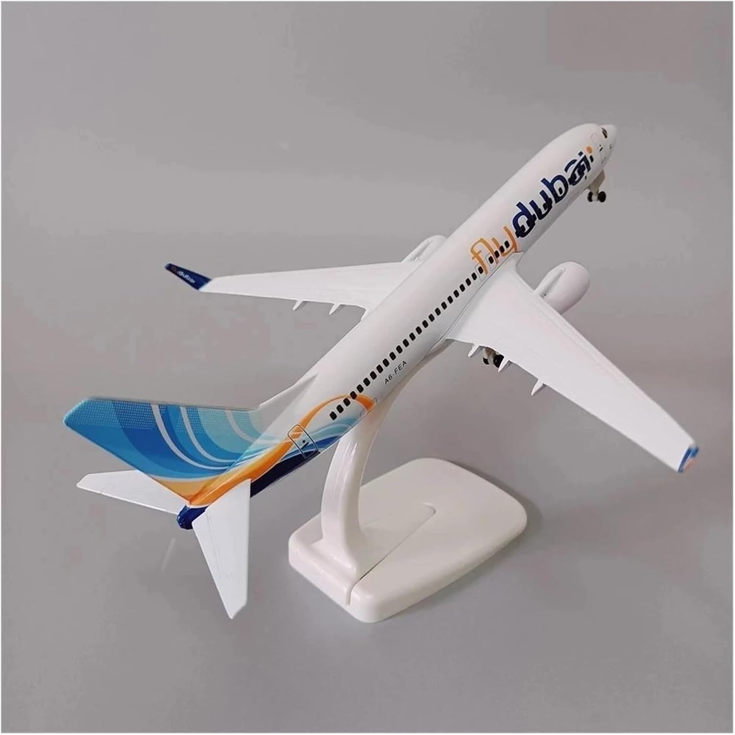 Die Cast Simulated Alloy Aircraft Model for 20cm1:400 Dubai Boeing 737 Metal Souvenir Civil Aviation Hobby Playgame Kit