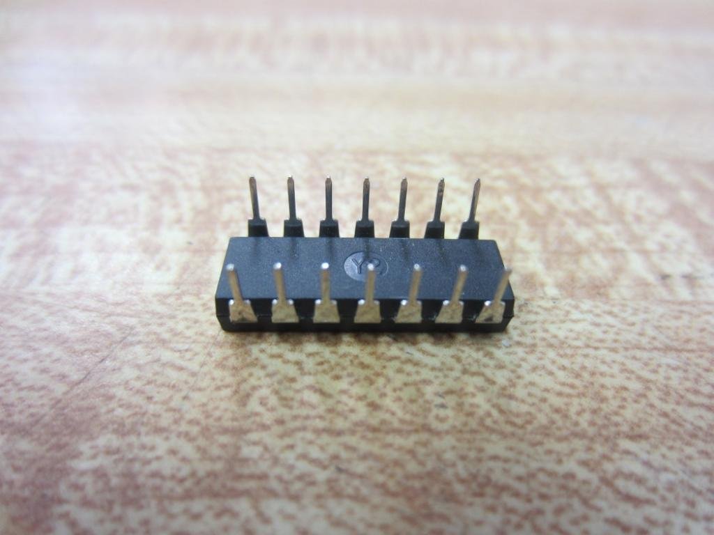 National Semiconductor DM74LS01N Integrated Circuit (Pack of 5)