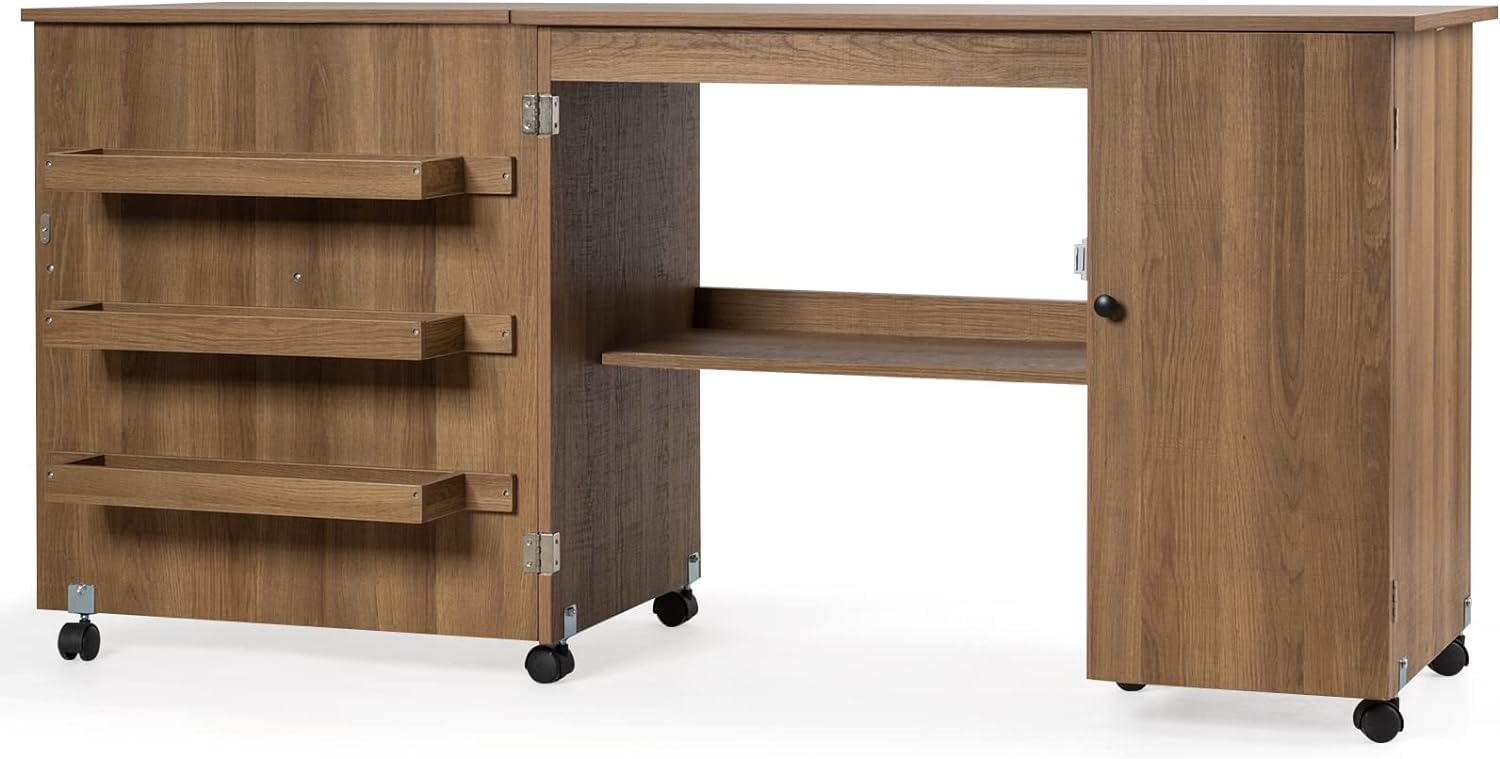 GOPLUS Mesa de Costura Plegable con 6 Ruedas Universales (2 Bloqueables), 3 Estantes y 1 Balda, 3 en 1 Armario de Costura, Mueble para Máquina de Coser para Dormitorio Salón Estudio (Natural)