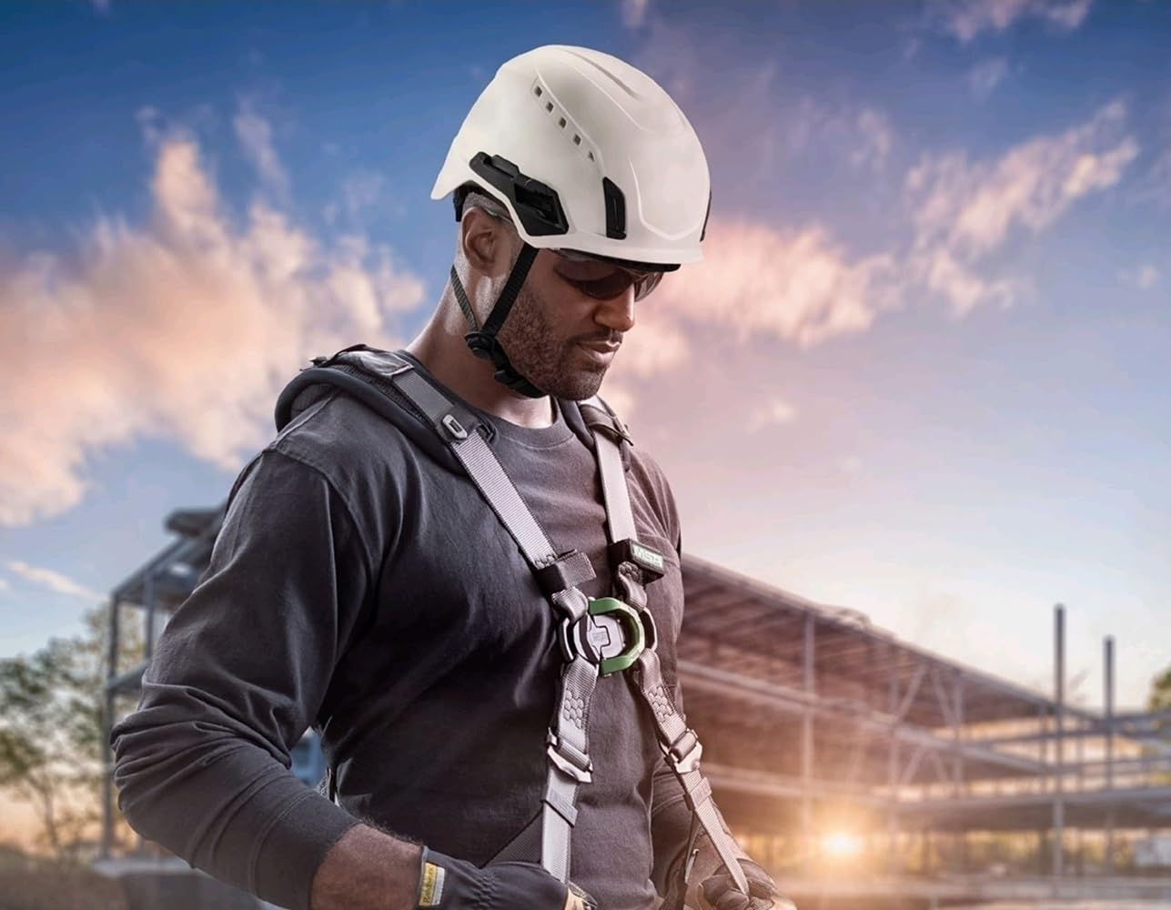 MSA Casco V-Gard H2 Pro Safety tipo 2 con cómoda suspensión de trinquete Fas-Trac III 10242821 | Riel de accesorios de botón y clips de iluminación universales | MIPS | Ventilado, estándar en amarillo