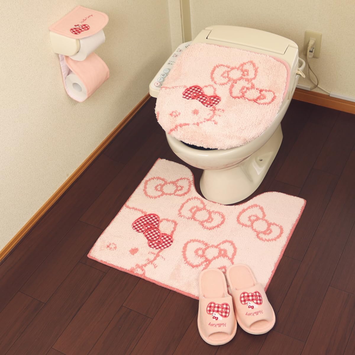 Amazon｜ハローキティ トイレマット 4点セット サンリオ シュシュ