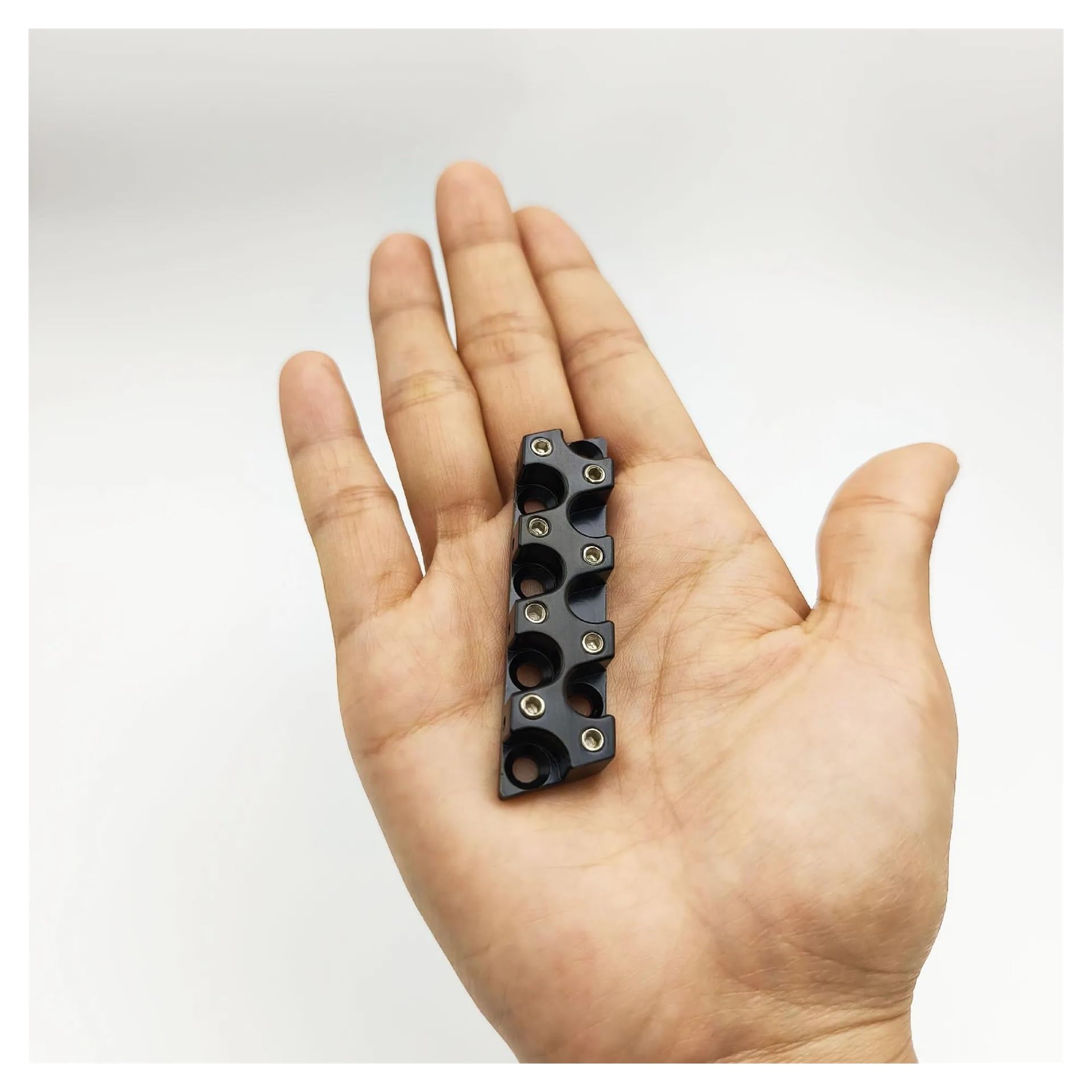 Chitarra Senza Testa A 8 Corde Con Tasti Angolati Il Controdado È In Ottone Sostituzione Del Capotasto Per Chitarra | Il materiale in rame blocca le corde per evitare che il tono si disarmon