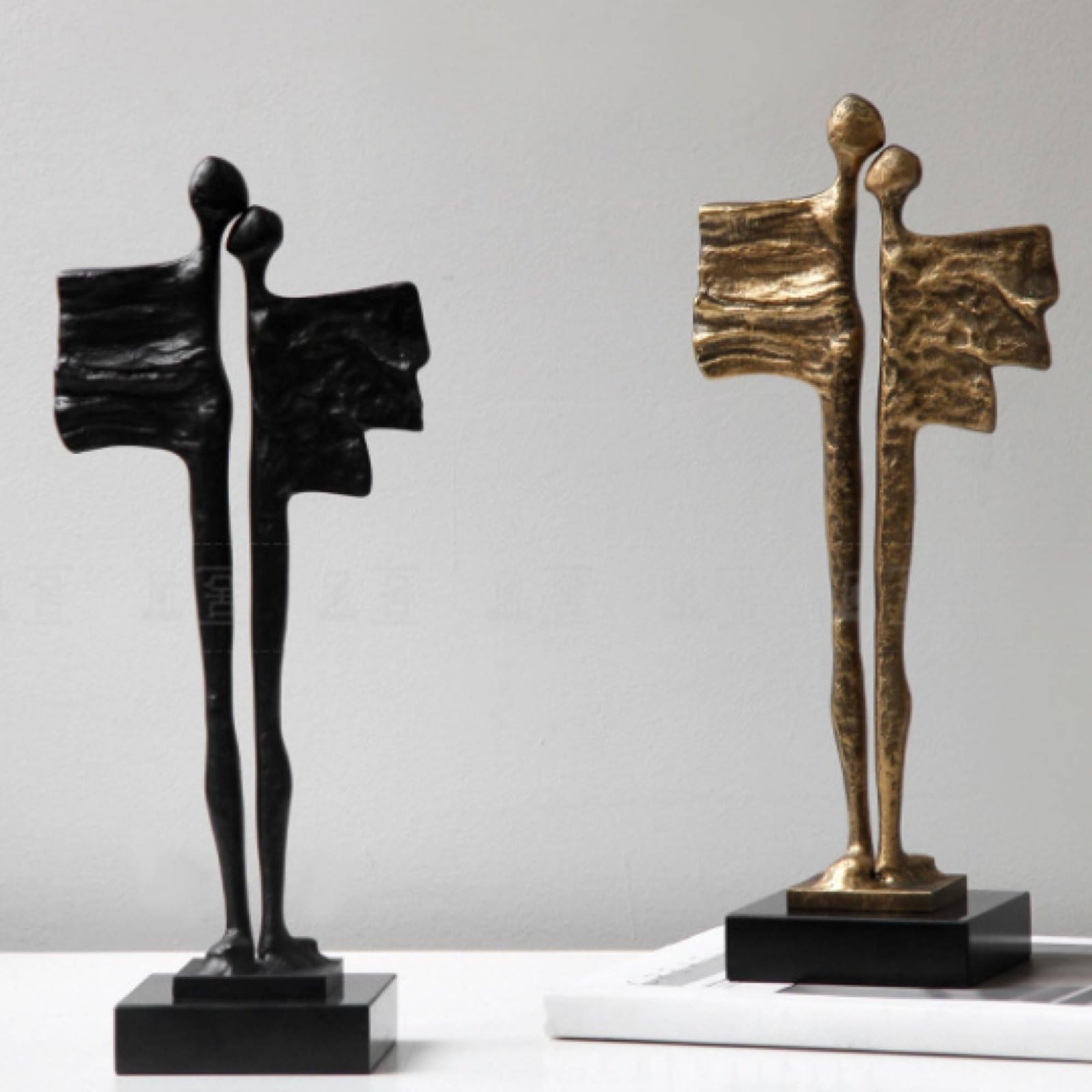 Scultura Amanti Intrecciati Statua Coppia Figura Pezzo Decorativo in Resina su Base Marmo Linee Pulite Adatta per Salotto Studio Libreria Scrivania Regali Anniversario, Nero