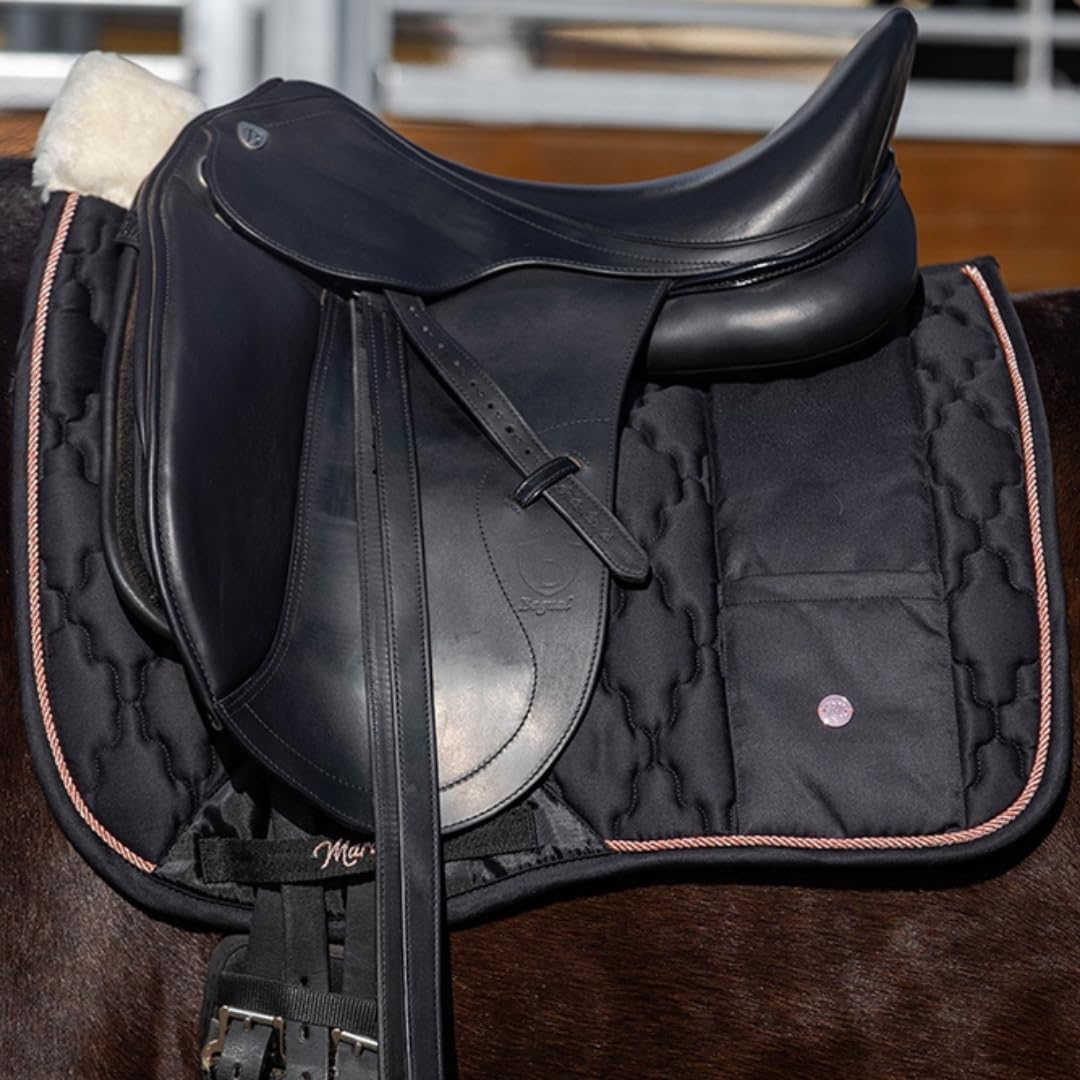 Marengos Schabracke Modern Rosé Warmblut mit Schaumstoff-Füllung Tasche Polsterung Widerrist Barockschabracke floraler Steppung Zierkordel Dressur Vielseitigkeit