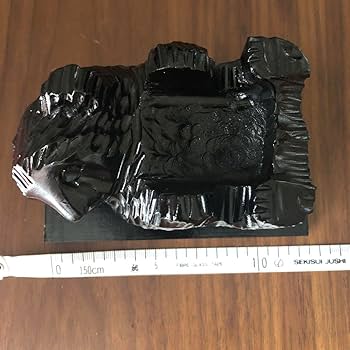 謎のお酒を持った木製のクマの置物 謎のお酒を持った木製のクマの置物 Amazon.co.jp: ○