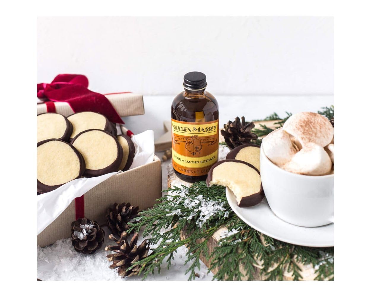 Nielsen-Massey Mandel Extrakt, 530 ml, Bittermandelöl | Hochkonzentriertes, Bittermandelöl in der Großpackung für Profis. Ideal für Marzipan, Makronen und feine Teige