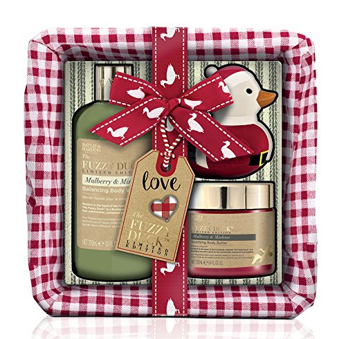 Cesta de regalo festiva y de lujo Fuzzy Duck de mora y muérdago de la marca Baylis & Harding