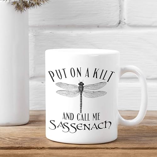 Miniatura 10 de Ashton Books-n-Things Put On a Kilt and Call Me - Taza de café de cerámica blanca inspirada en Outlander de 15 onzas para mujeres, hombres, él, su