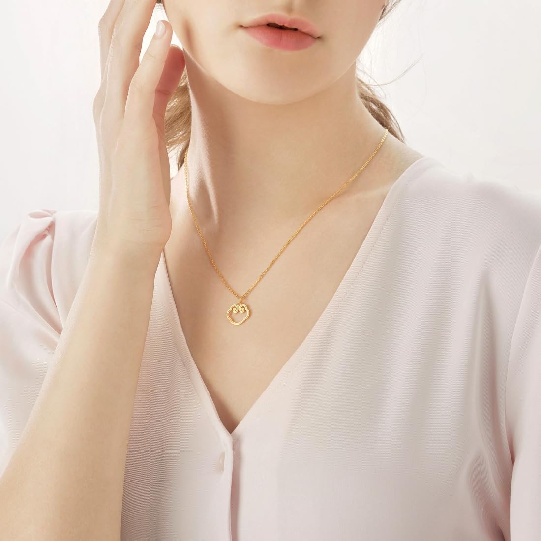 CHOW SANG SANG 999.9 24K Gold Cultural Blessings Auspicious Ruyi Lock Pendant for Women 92066P