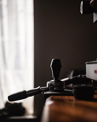 Miniatura 12 de Normcore Tamper de café V4 de 1.957 in - Tamper con resorte - Herramientas de barista - Manipulación de espresso con alfombrilla para cafetera