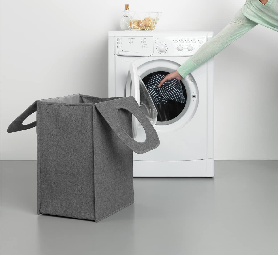 Brabantia - Sac à Linge Rectangulaire - Le Haut Pliable - L'ouverture Quick-Drop - Peu Encombrant - Facile à vider - Gros volume - Poivre Noir - 55 L