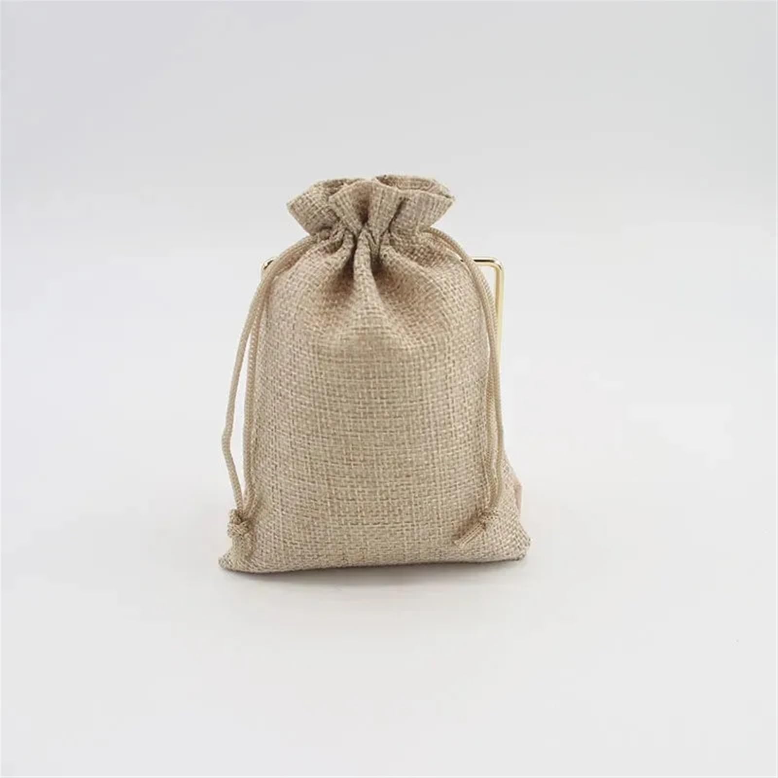 Sacchetti di Luta 50 Pz/lotto 7x9 10x14 cm Sacchetti Regalo di Iuta di Cotone e Lino Con Coulisse Del Sacchetto Sacchetti di Imballaggio Dei Gioielli Sacchetti Regalo di Festa di Nozze Di Natale Per R