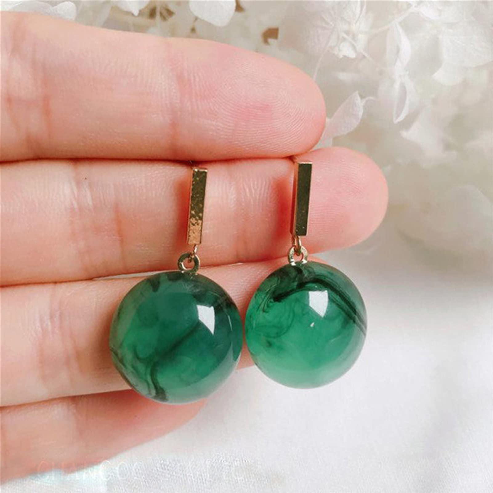 Boucles d'oreilles or et vert rondes légères pour sublimer sans douleur