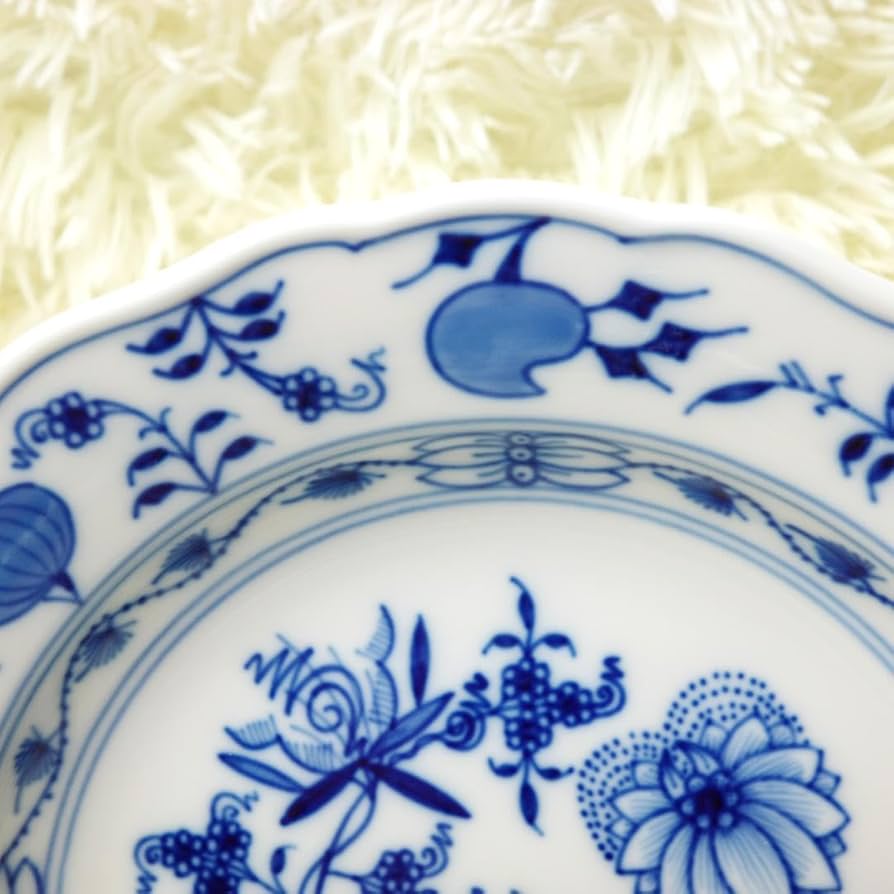 マイセンのブルーオニオン皿!飾り付専用、未使用! 直径約20cm、重 マイセンのブルーオニオン皿!飾り付専用、未使用! 直径約20cm、重