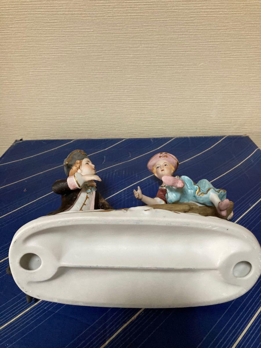 男の子と女の子の陶器人形 Amazon.co.jp: 陶器人形 シーソーを楽しむ男の子と女の子 置物