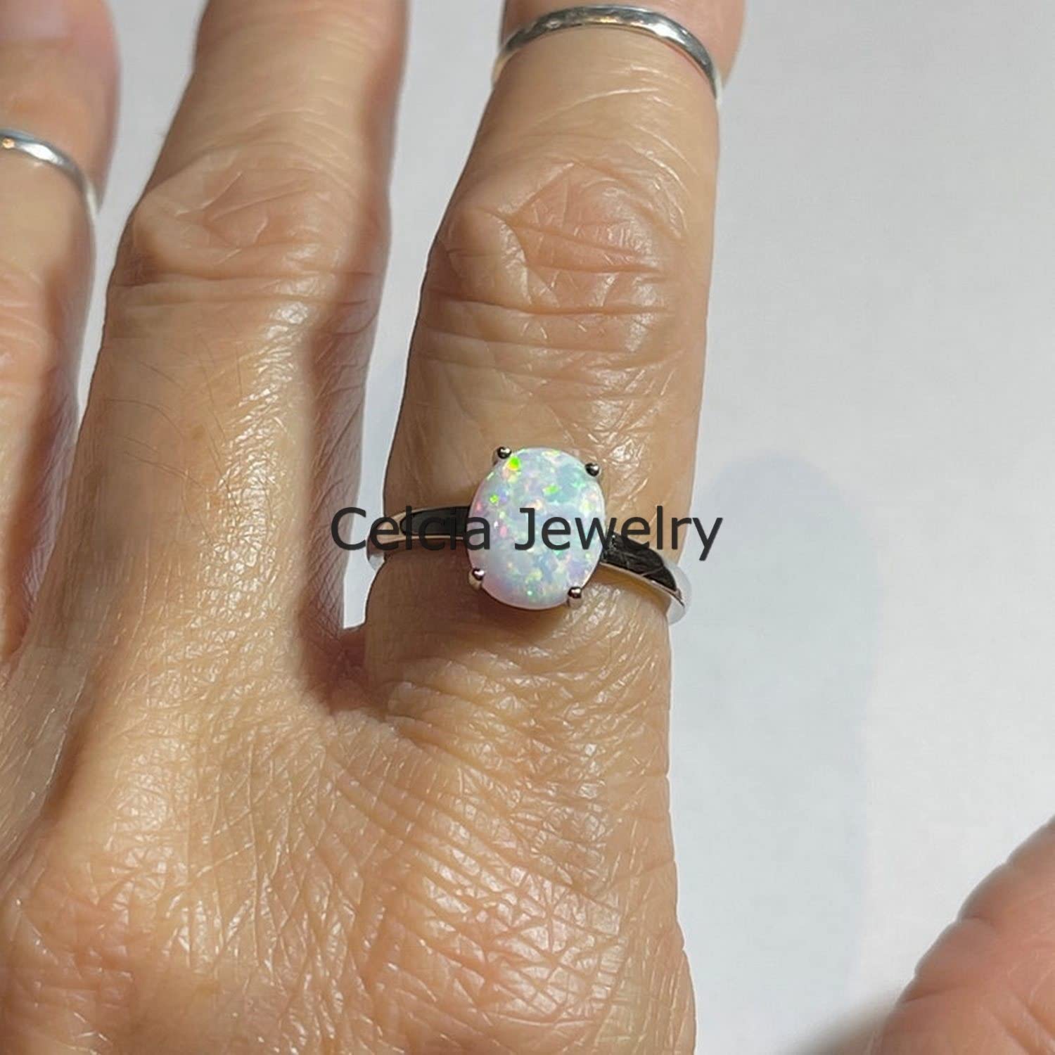 Anello solitario con pietra preziosa etiope, anello di dichiarazione, bellissimi regali di nozze per le donne, anello minimalista, anello per la festa della mamma, regali di Birthstone di ottobre