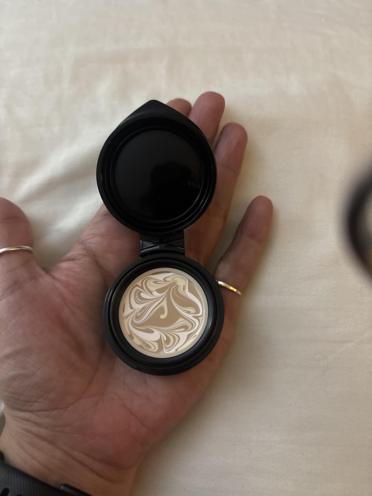 AGE20'S [MINI SIZE] AGE20'S Signature Essence Pact | 21N | Vegan Korean Cushion Foundation | Pack of 1 | Cream Foundation, Dewy & Glow Finish, Natural Coverage, SPF 50+ | 0.14 oz