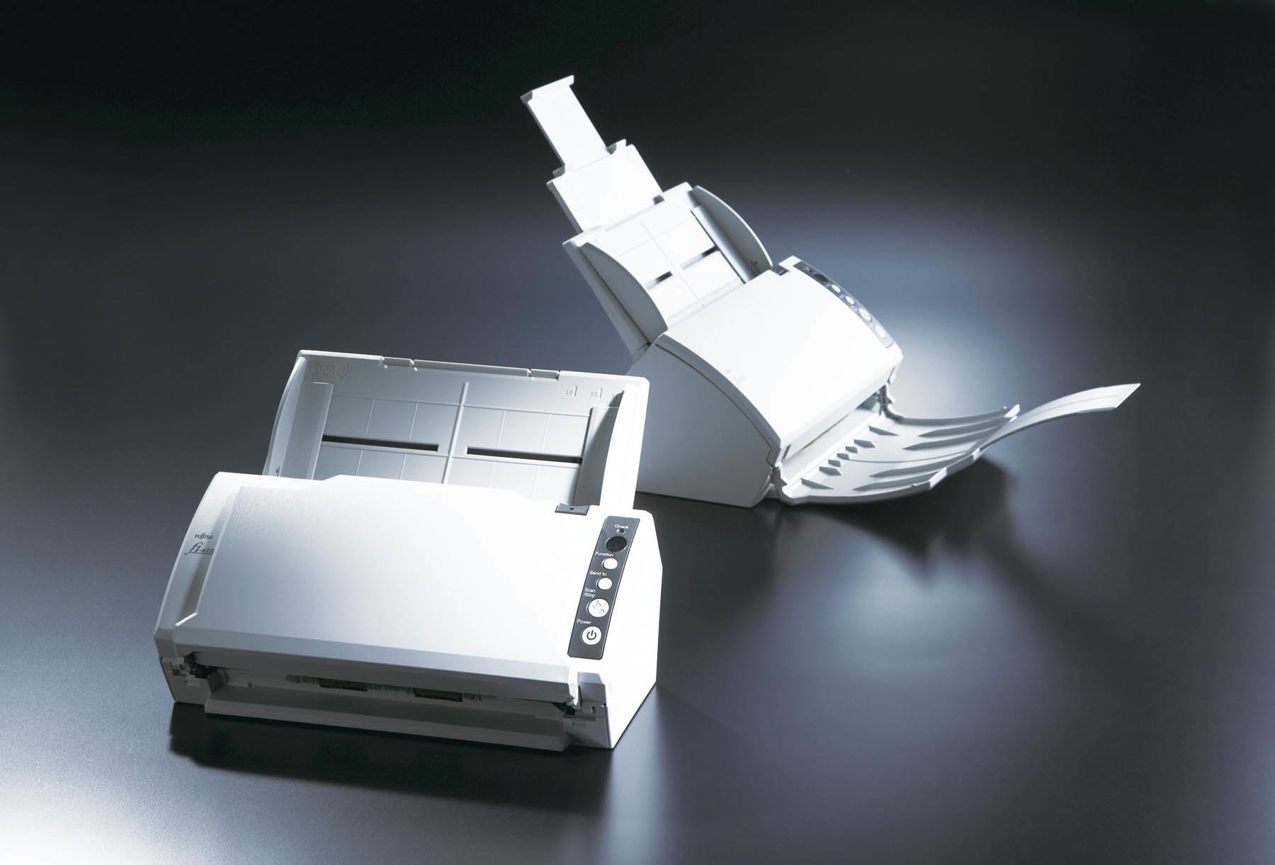 Fujitsu fi-6110 Scanner pro à chargeur automatique 20ppm/40 ipm ports USB